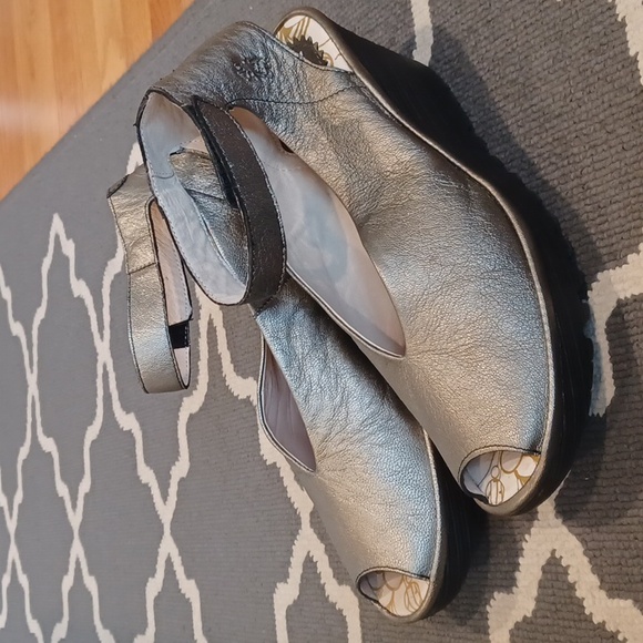 Fly London Yala Metallic Wedge Peep Toe Sandals Women's 41 - Picture 12 of 12